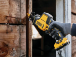 DESTOCKAGE : Scie sabre Compacte XR 12V 2Ah Li-Ion Brushless DeWALT + 2 batteries et 1 chargeur - DEWALT / STANLEY